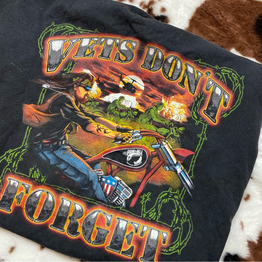 Vintage “Vets Don’t Forget” Biker Graphic Tee Unisex XL
